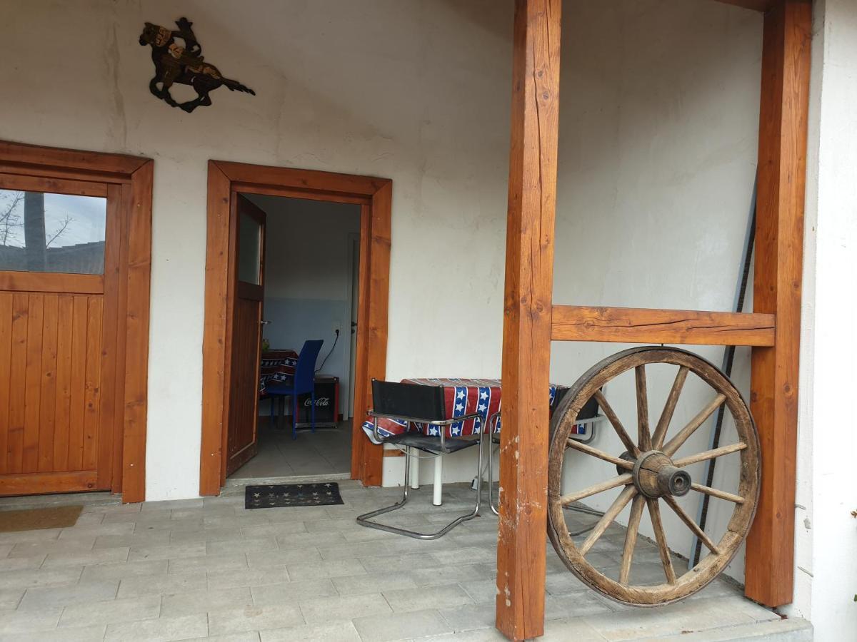 Chrom Ranch Reiterhof Bed & Breakfast Memmingen Eksteriør bilde