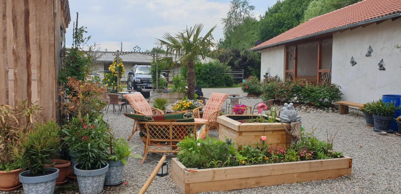 Chrom Ranch Reiterhof Bed & Breakfast Memmingen Eksteriør bilde